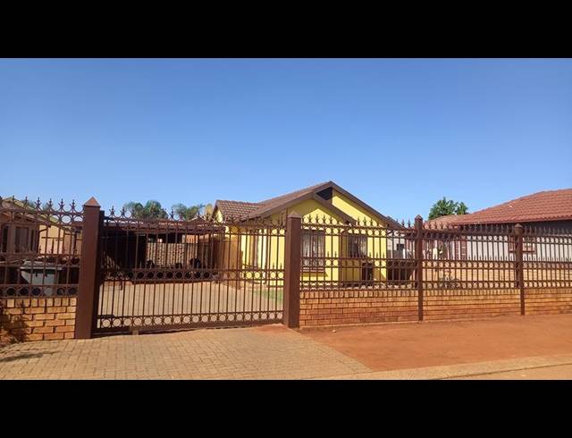 3 BEDROOM HOUSE FOR SALE IN THE ORCHARDS